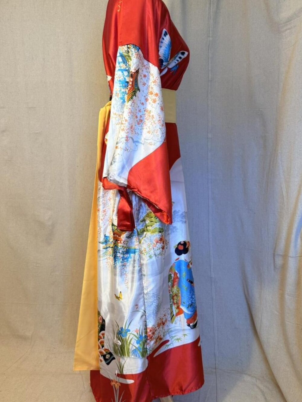 STUNNING TRADITIONAL AUTHENTIC JAPANESE KIMONO..OS - Picture 2 of 8